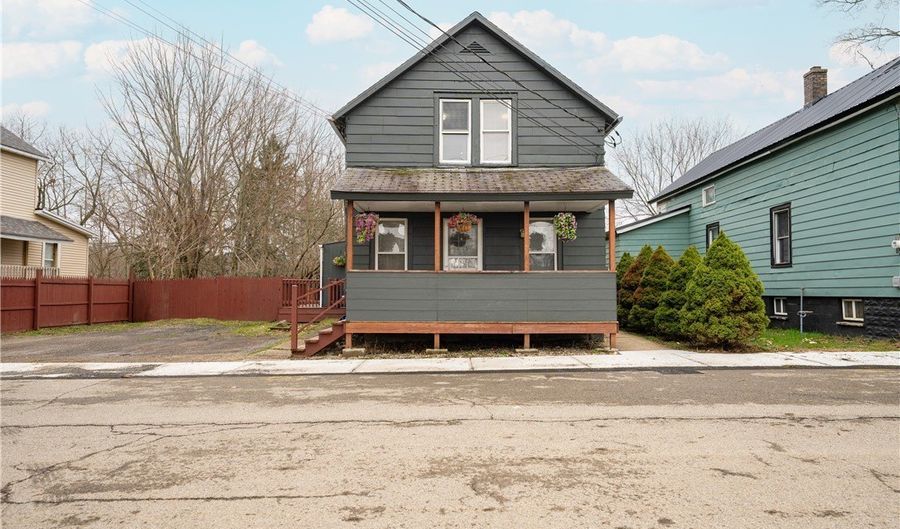 29 York St, Angola, NY 14006 - 5 Beds, 3 Bath