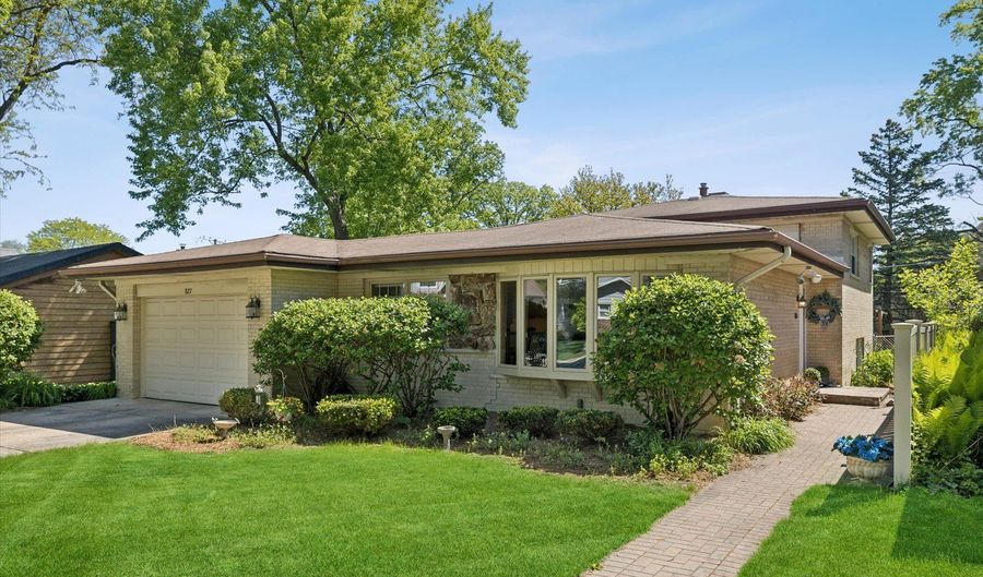 827 N Douglas Ave, Arlington Heights, IL 60004 - 3 Beds, 2 Bath