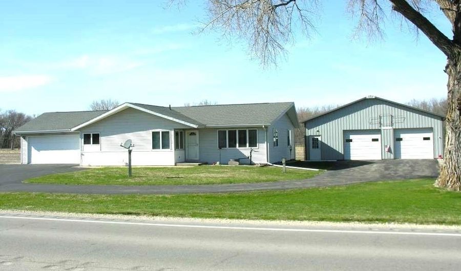 16707 57 Hwy, Aplington, IA 50604 - 4 Beds, 3 Bath