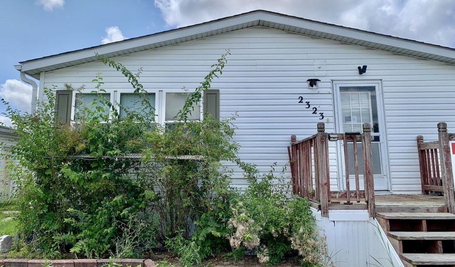 2323 Deerfield Run Ct, Anderson, IN 46017 - 3 Beds, 2 Bath