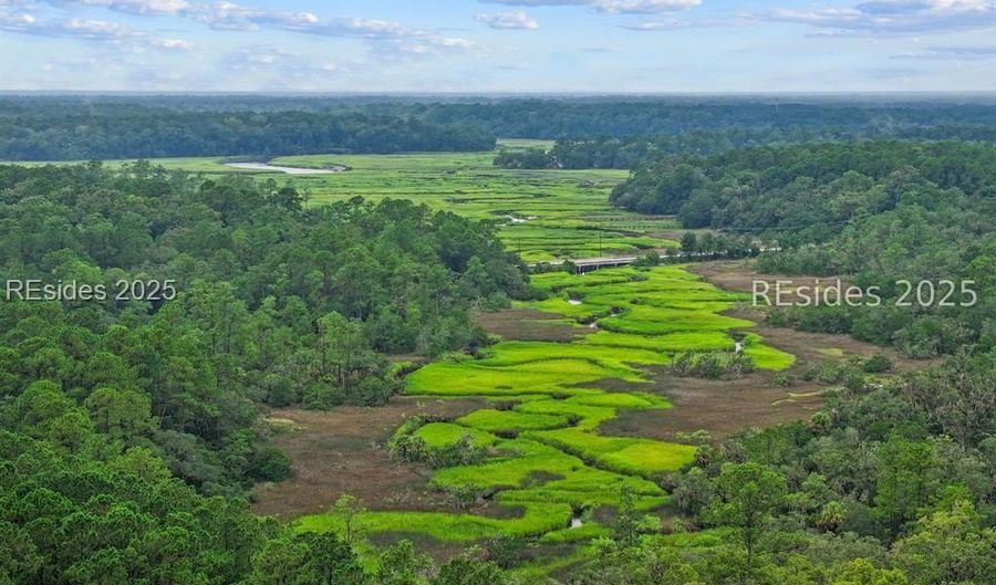 40 Rose Dhu Creek Plantation Dr, Bluffton, SC 29910 - 5 Beds, 3 Bath
