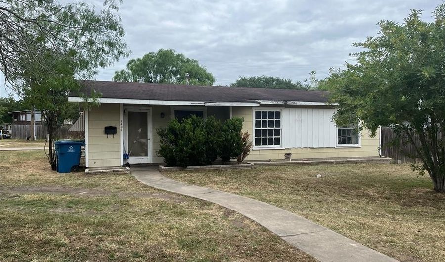 1401 E Rosewood St, Beeville, TX 78102 - 3 Beds, 1 Bath