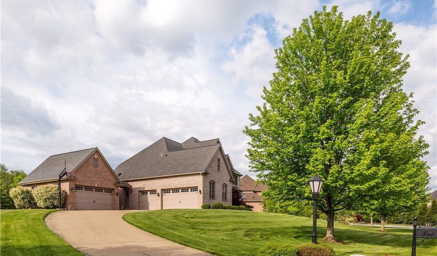 117 Majestic Dr, Adams Twp., PA 16046 - 5 Beds, 5 Bath