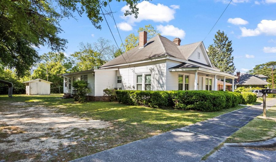 444 Academy St, Barnwell, SC 29812 - 3 Beds, 2 Bath