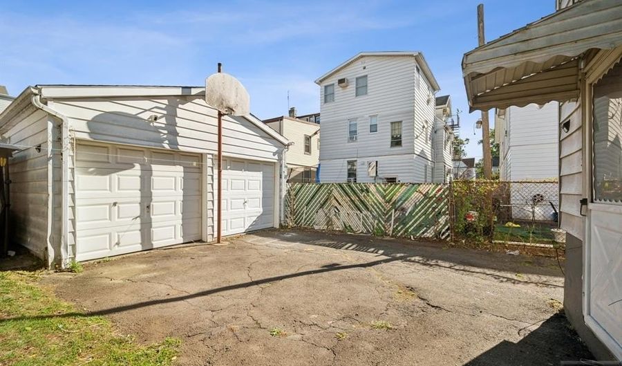 413 Beardsley Ave, Bloomfield, NJ 07003 - 6 Beds, 3 Bath