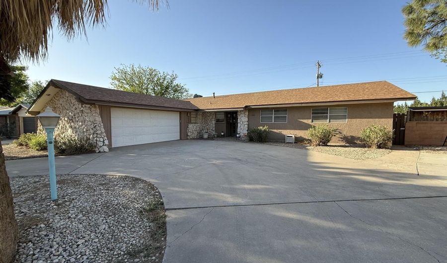 1901 W Briscoe Ave, Artesia, NM 88210 - 4 Beds, 3 Bath