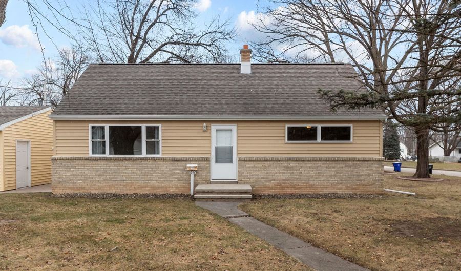 1612 N MCDONALD St, Appleton, WI 54913 - 4 Beds, 2 Bath