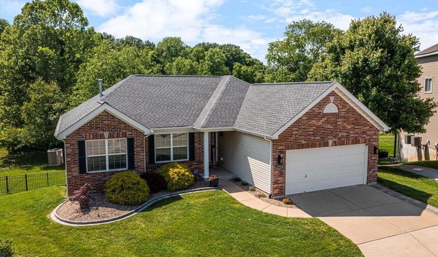 1456 Red Oak Plantation Dr, Ballwin, MO 63021 - 4 Beds, 3 Bath