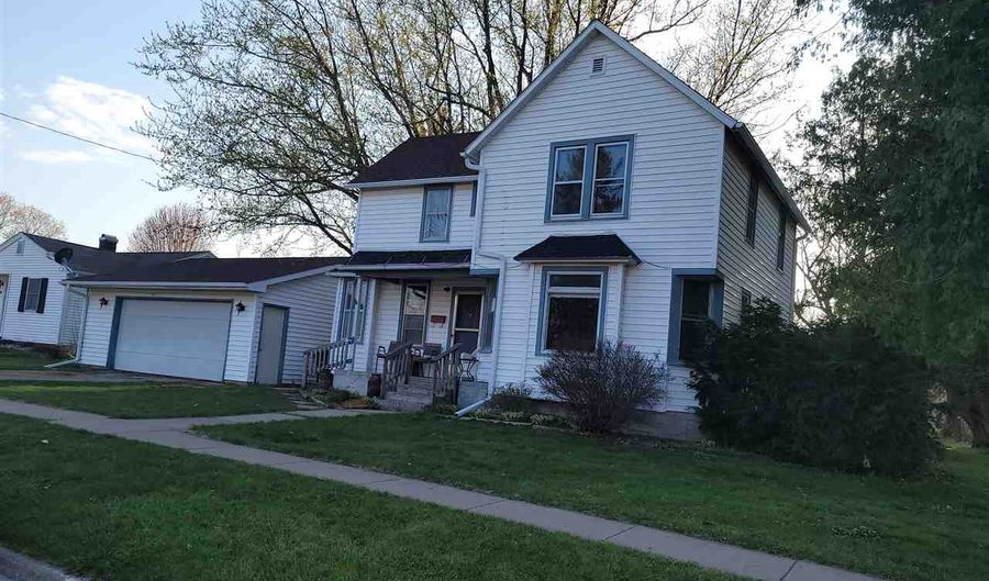 452 N Polk St, Lancaster, WI 53813 - 4 Beds, 2 Bath