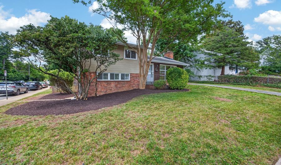 3303 17TH St N, Arlington, VA 22201 - 5 Beds, 2 Bath