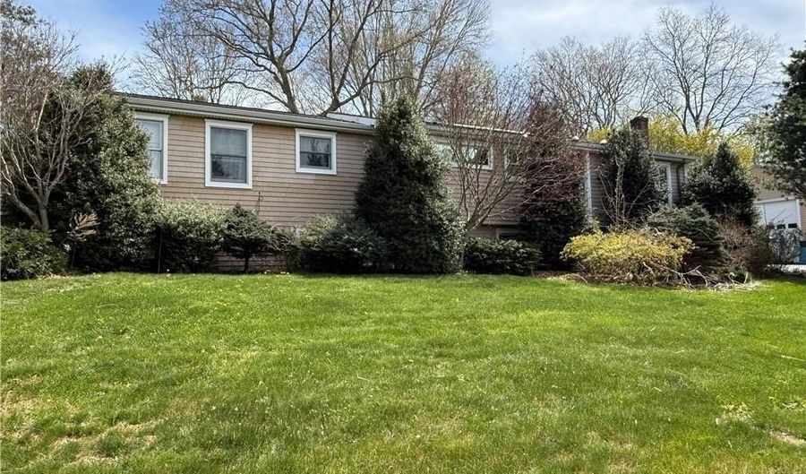 1 Edgewood Ave, Hopkinton, RI 02804 - 3 Beds, 4 Bath