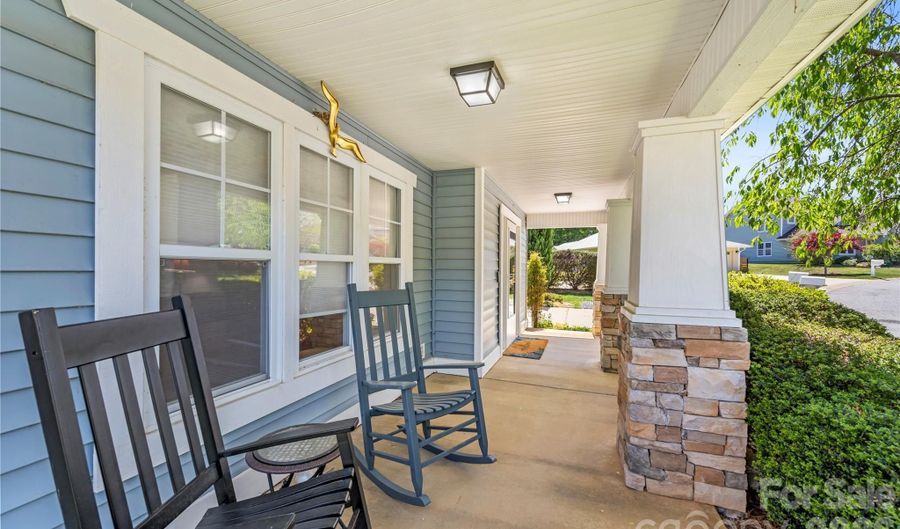 27 Sunview Cir, Arden, NC 28704 - 4 Beds, 3 Bath