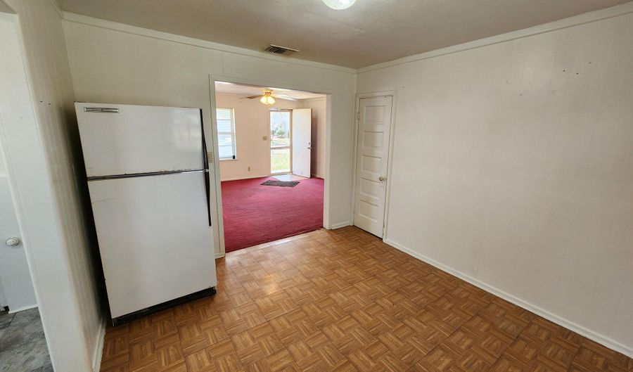 808 13th St, Abernathy, TX 79311 - 2 Beds, 1 Bath