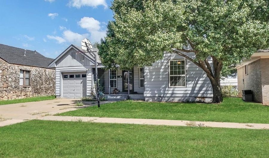 1422 N Hudson St, Altus, OK 73521 - 3 Beds, 2 Bath