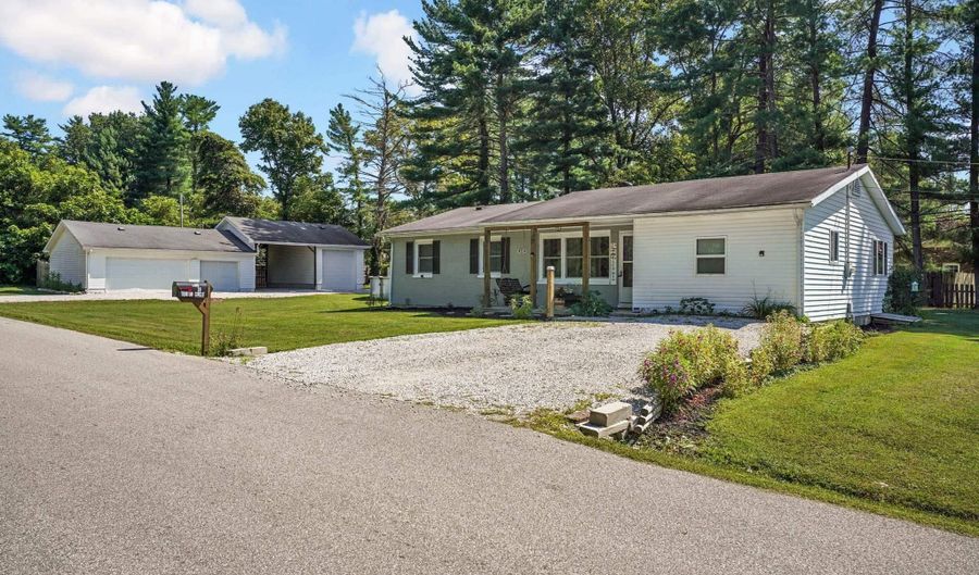 28 Trinton Cir, Bedford, IN 47421 - 4 Beds, 2 Bath
