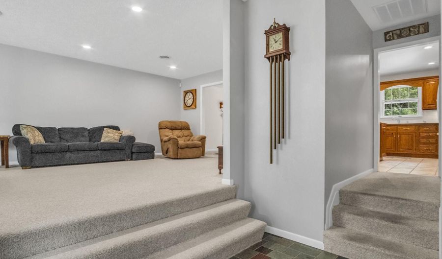 71 OBSIDIAN Dr, Chambersburg, PA 17202 - 4 Beds, 3 Bath