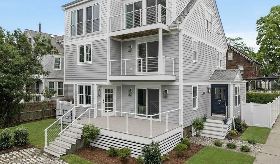 104 Second St, Newport, RI 02840 - 5 Beds, 4 Bath