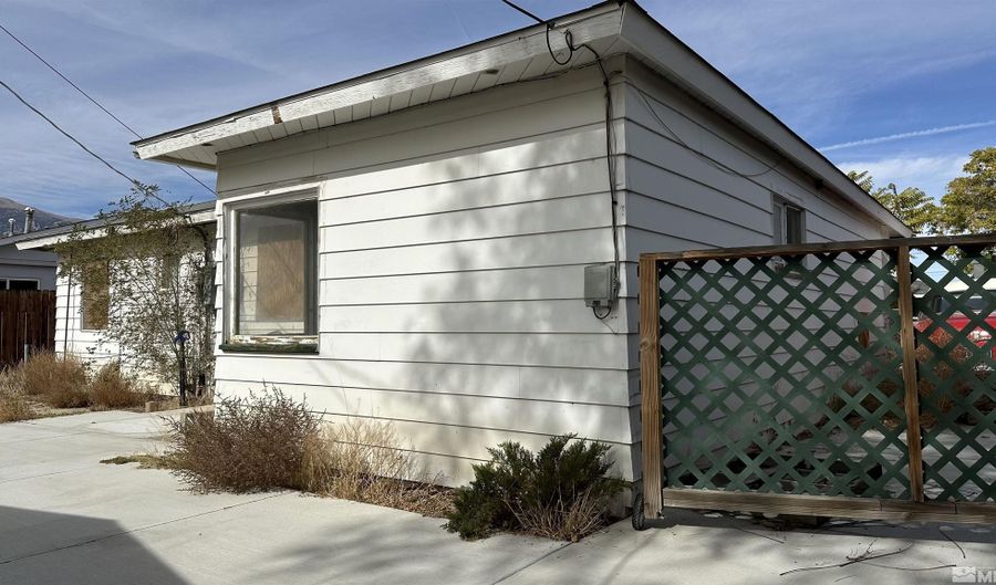 110 Harrison St, Hawthorne, NV 89415 - 3 Beds, 1 Bath