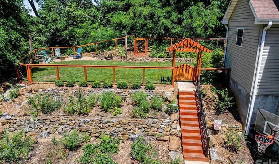 341 Pearson Dr, Asheville, NC 28801 - 4 Beds, 4 Bath