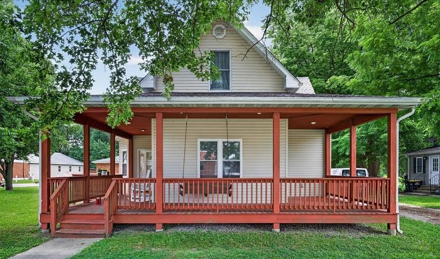 310 E Main St, Alhambra, IL 62001 - 3 Beds, 2 Bath