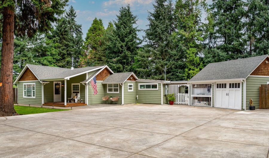 6002 MAIN St, Springfield, OR 97478 - 3 Beds, 2 Bath