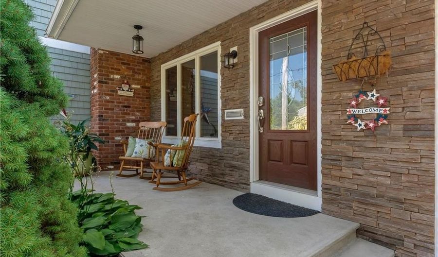 21 Clifton Rd, Bristol, RI 02809 - 5 Beds, 3 Bath