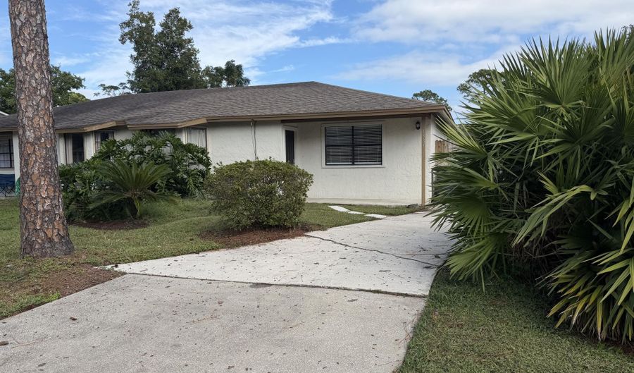 1335 VIOLET St, Atlantic Beach, FL 32233 - 2 Beds, 1 Bath