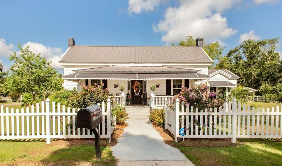 43 Graham Methodist Church Rd, Baxley, GA 31513 - 2 Beds, 3 Bath