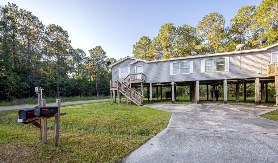 6003 E Lamar St, Bay St. Louis, MS 39520 - 3 Beds, 2 Bath