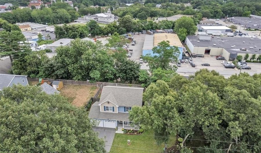 58 Benefit St, Warwick, RI 02886 - 3 Beds, 3 Bath