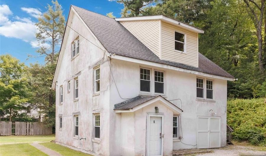 5 Fanwood Ct, West Milford, NJ 07421 - 3 Beds, 2 Bath