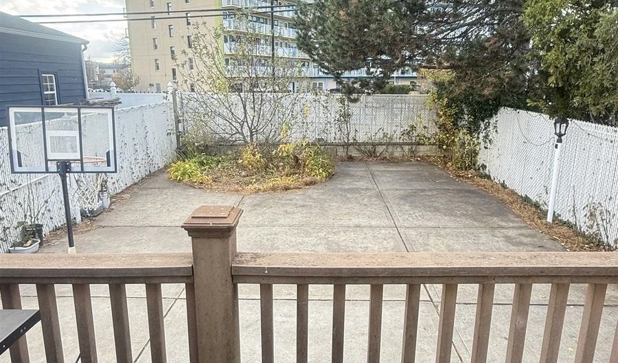 172 W 24TH St 2 Rear, Bayonne, NJ 07002 - 2 Beds, 1 Bath