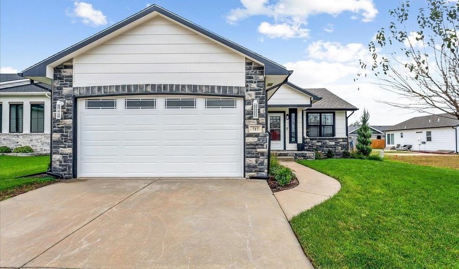 717 E Minneha Ave, Andover, KS 67002 - 3 Beds, 3 Bath