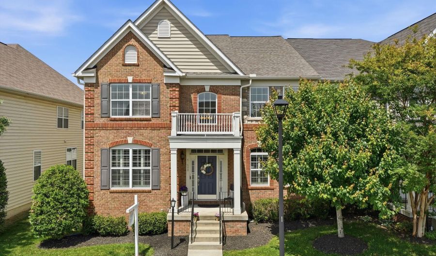 41688 BLUE GRAMA Cir, Aldie, VA 20105 - 5 Beds, 5 Bath