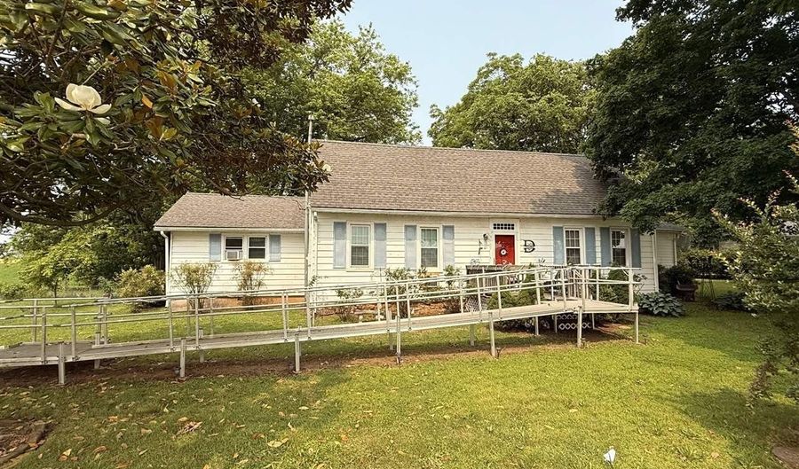 9101 Nashville Rd, Adairville, KY 42202 - 5 Beds, 2 Bath