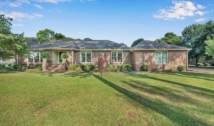 1707 Walnut St, Albertville, AL 35950 - 3 Beds, 3 Bath