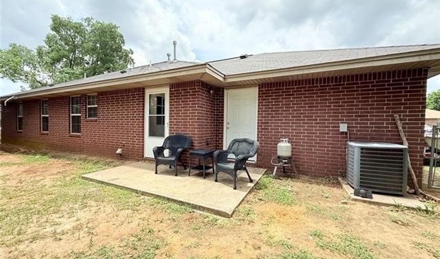 1120 G St SW, Ardmore, OK 73401 - 3 Beds, 2 Bath