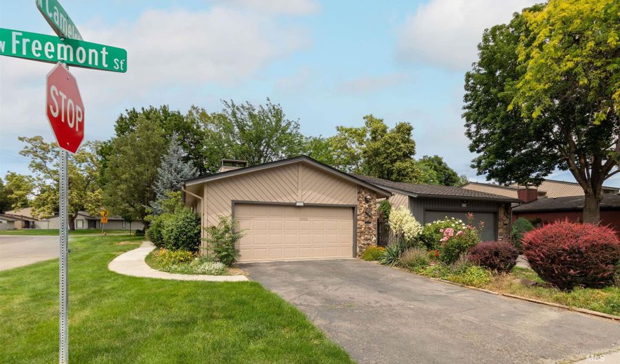 7080 W Freemont St, Boise, ID 83704 - 2 Beds, 2 Bath