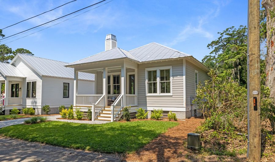 420 Waight St, Beaufort, SC 29902 - 2 Beds, 2 Bath