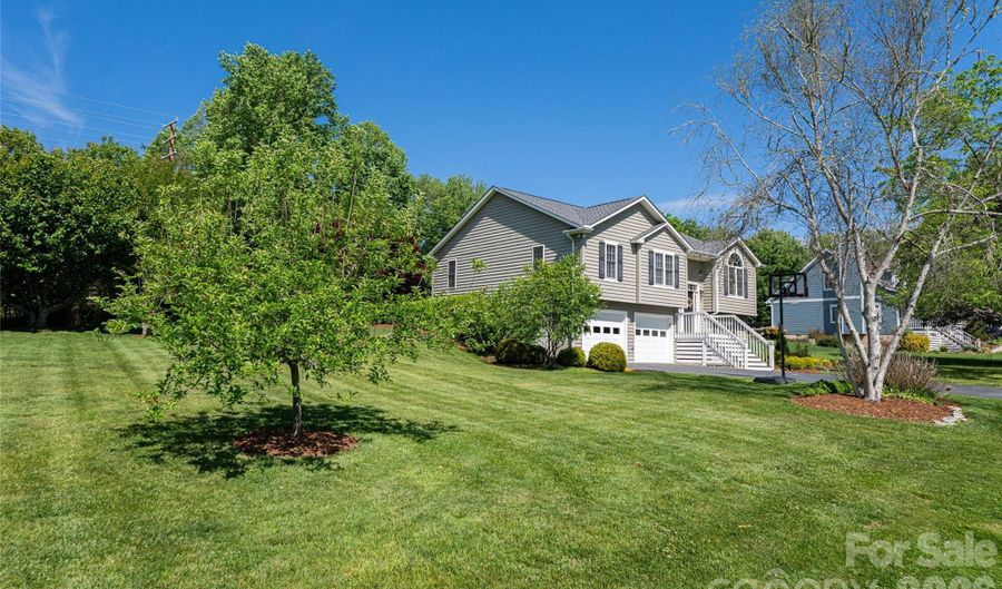 5 Mallory Meadows Ct, Arden, NC 28704 - 3 Beds, 3 Bath