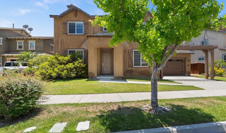 2959 Burnet Dr, Escondido, CA 92027 - 5 Beds, 4 Bath
