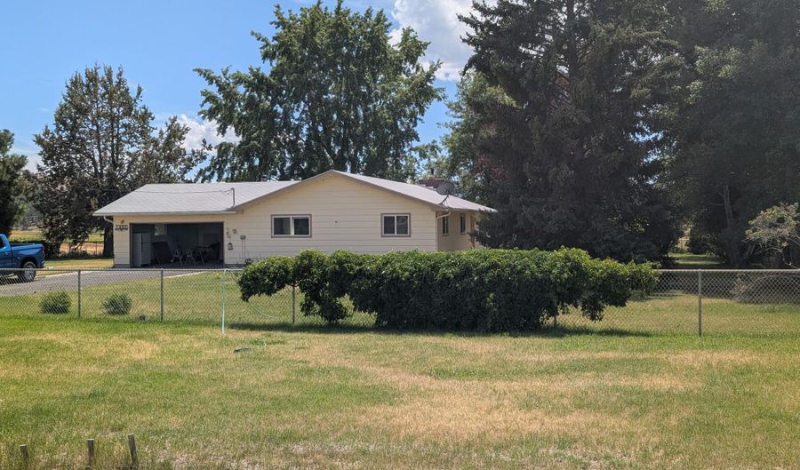 33000 McCartie Ln, Bonanza, OR 97623 - 3 Beds, 2 Bath