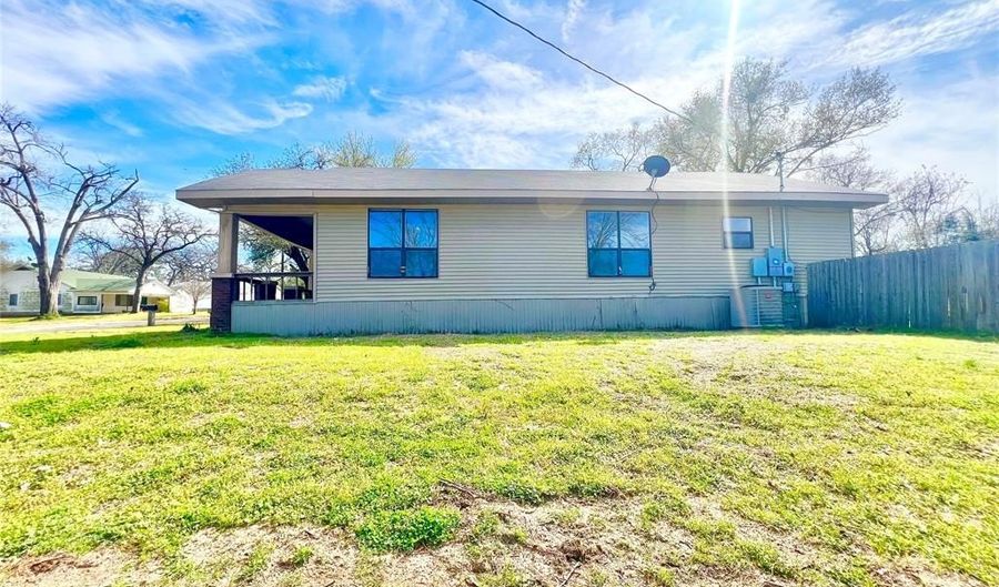 421 N 9th Ave, Teague, TX 75860 - 4 Beds, 2 Bath