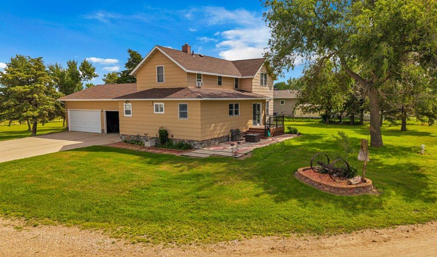 3155 387th Ave, Aberdeen, SD 57401 - 4 Beds, 3 Bath
