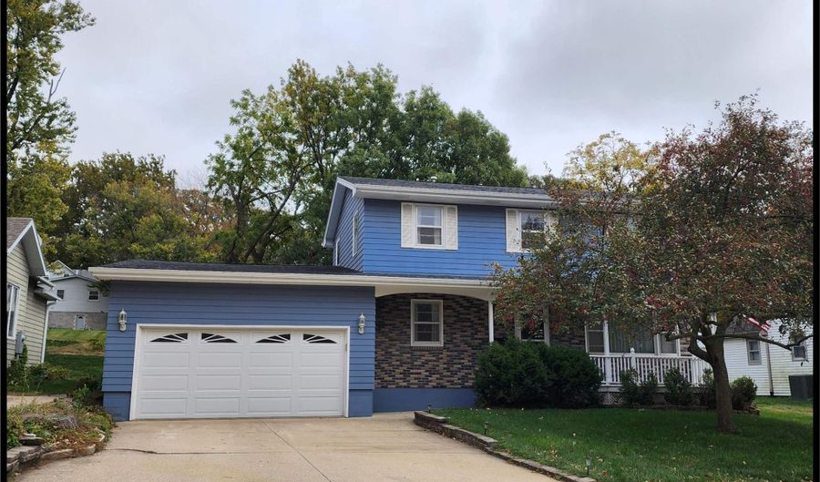 1104 Birch St, Atlantic, IA 50022 - 4 Beds, 3 Bath