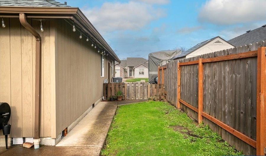 3248 18th Ave SE, Albany, OR 97322 - 3 Beds, 2 Bath