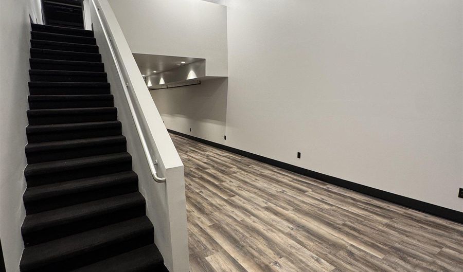 826 W 8th St, Appleton, WI 54914 - 2 Beds, 2 Bath