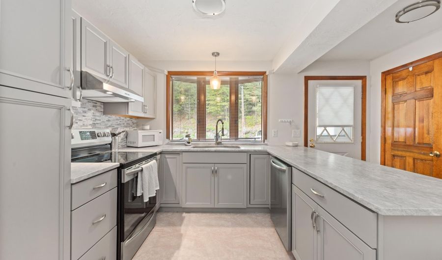 11 Village West Dr 5, Bristol, NH 03222 - 2 Beds, 3 Bath