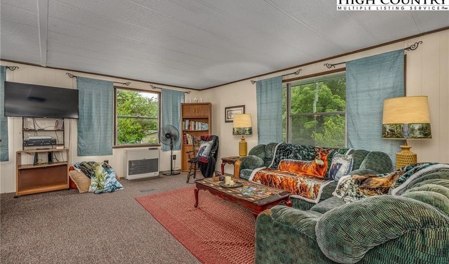 25 Reuben Wooten Rd, Banner Elk, NC 28604 - 3 Beds, 2 Bath