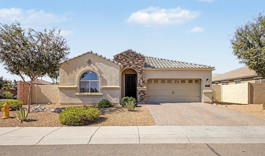 172 E CRESCENT Pl, Chandler, AZ 85249 - 5 Beds, 3 Bath